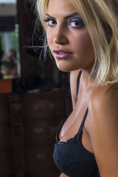 Blond spodní prádlo model — Stock fotografie