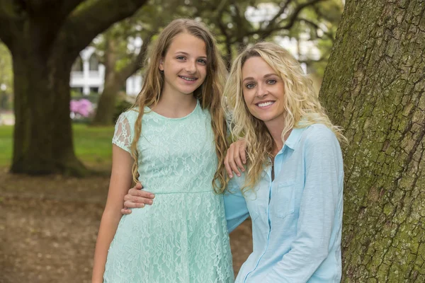 Blonde Mother and Daughter Outdoors — Stock Photo, Image