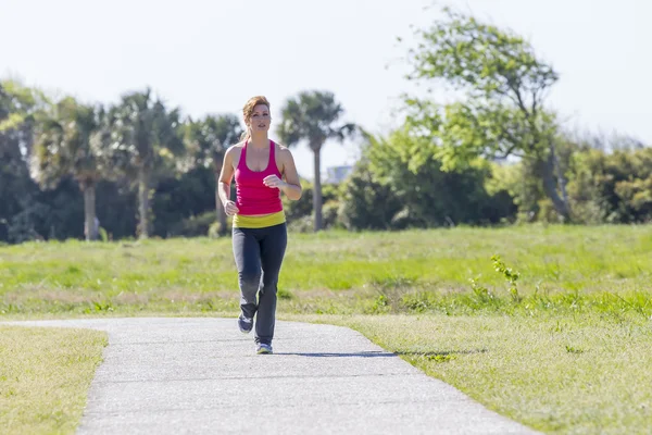 Brunette Fitness Jogger — Stockfoto