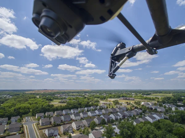 Antenowe Drone latać w powietrzu — Zdjęcie stockowe