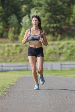 çalışan genç atlet