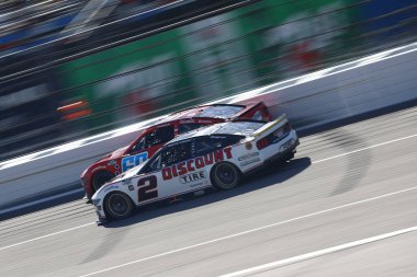 Berlin RYAN PreECE (60), CT Hollywood Casino 400 sırasında pozisyon için savaşıyor ESPN BET tarafından Kansas City, KS.