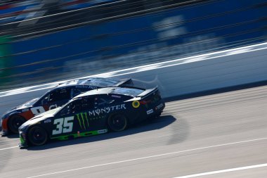 Las Vegas 'tan RILEY HERBST (35), NV Kansas City' de ESPN BET 'in sunduğu Hollywood Casino 400 için pozisyon mücadelesi.