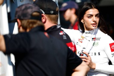 Toni Breidinger (5), Love 's RV' ye katılmaya hazırlanıyor..