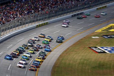 CHASE BRISCOE (19) Mitchell, In Lincoln, AL Yellawood 500 sahasında lider.