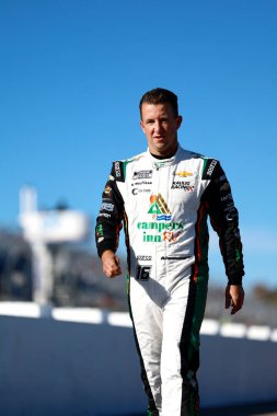 Los Gatos 'tan AJ ALLMENDINGER (16), CA Loudon, NH Mobil 1301' e katılmaya hazırlanıyor..