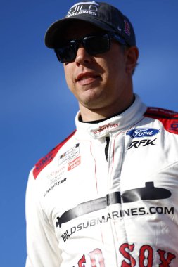 Rochester Hills, MI 'den BRAD KESELOWSKI (6) Loudon, NH' deki Mobil 1301 'e katılmaya hazırlanıyor..