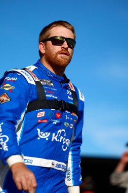 Prosper 'dan CHRIS BUESCHER (17), TX Loudon, NH' deki Mobil 1301 'e katılmaya hazırlanıyor..