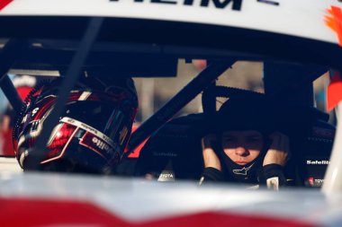 COREY HEIM (11), Avondale, AZ 'deki NASCAR Craftsman Truck Serisi Şampiyonası' na hazırlanıyor..