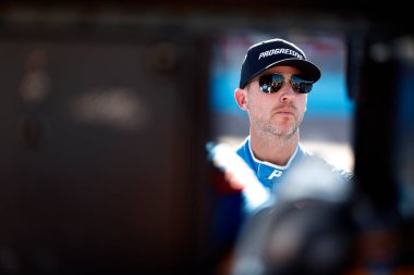 Chesterfield 'den DENNY HAMLIN (11), VA, Avondale, AZ' deki NASCAR Kupa Serisi Şampiyonası 'na katılmaya hazırlanıyor..