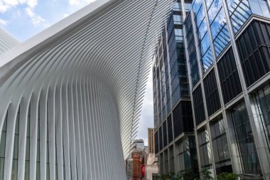 02 Ağustos 2018 - NEW YORK, NY, ABD: Westfield Dünya Ticaret Merkezi Oculus binasının manzarası