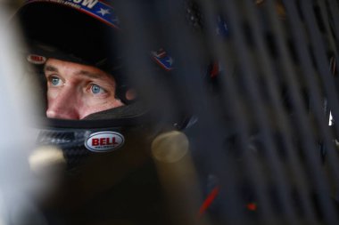 Ft. Worth, Teksas ABD - 3 Kasım 2017: Michael Annett (5) Texas Otomobil Parça Yarışması 'na katılmak için arabasına bağlandı..