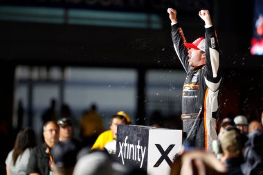 Las Vegas, NV USA - 25 Eylül 2021: Michael Annett Las Vegas, NV 'deki Las Vegas Motor Speedway' de Alsco Uniformaları 302 'yi kazandı.