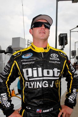Joliet, IL USA - Haziran 04, 2011: Michael Annett, Joliet, IL 'deki Chicago Speedway' de yapılan STP 300 yarışına katılmayı bekliyor.