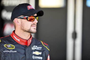 Joliet, IL USA - 19 Eylül 2015: NASCAR Sprint Cup Serisi sürücüsü MICHAEL ANNETT, Chicago Speedway 400 için hazırlanıyor.