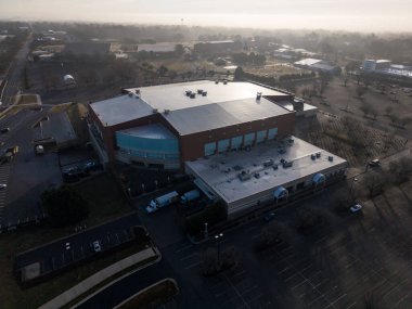 LJVM Coliseum 'un hava görüntüsü Winston-Salem' i 14 bin 665 koltuklu, Wake Forest basketbol ve voleybola ev sahipliği yapan, onur madalyası sahibi Lawrence Joel 'i çarpıcı mimari ve zemin ile onurlandırdı..