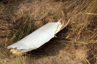 Küçük bir genel havacılık uçağı, yakınlardaki bir tarlaya kayarak kırsal bir havaalanına düştü. Herhangi bir yaralanma bildirilmedi, ama uçak ağır hasar gördü ve onarılamaz şekilde hasar gördü..