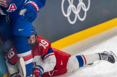 2026 Milano Cortina Kış Olimpiyatları sırasında İtalya 'nın MILAN kentindeki Milano Ice Park In Rho' da oynanan ön tur B Grubu 'nda Çek takımının 19 numaralı oyuncusu Natalie Mlynkova ile oynamaktadır. Amerikan takımı 5-1 kazandı..