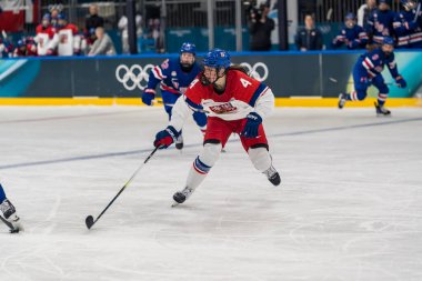 2026 Milano Cortina Kış Olimpiyatları sırasında İtalya 'nın MILAN kentindeki Milano Ice Park In Rho' da oynanan ön tur B Grubu 'nda Çek takımının 4 numaralı defans oyuncusu Daniela Pejsova ile oynamıştır. Amerikan takımı 5-1 kazandı..