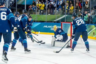 Finlandiya Takımı 'nın 70 numaralı kalecisi Joonas Korpisalo, 2026 Milano Cortina Kış Olimpiyatları sırasında İtalya' nın MILAN kentinde düzenlenen Milano Santagiulia Buz Hokeyi Sahası 'nda İsveç Takımı' na karşı oynuyor. Finlandiya İsveç 'i 4: 1 yendi.