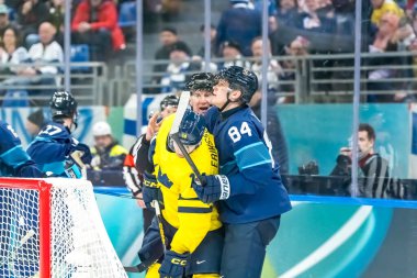 2026 Milano Cortina Kış Olimpiyatları sırasında Milano Santagiulia Buz Hokeyi Arena 'da oynanan ön tur A Grubu' nda Finlandiya Takımı 84. Finlandiya İsveç 'i 4: 1 yendi.