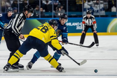 Finlandiya takımı 2026 Milano Cortina Kış Olimpiyatları 'nda Milano Santagiulia Buz Hokeyi Arena' da B Grubu 'na karşı oynuyor. Finlandiya İsveç 'i 4: 1 yendi.