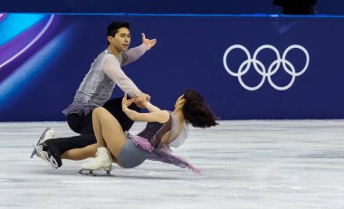 ABD 'li Emily Chan ve Spencer Akira Howe, İtalya' nın Milano kentinde düzenlenen 2026 Milano Cortina Kış Olimpiyatları sırasında Milano Buz Pateni Arenası 'nda düzenlenen Arena Serbest Buz Pateni Finalleri' nde performans sergilediler..