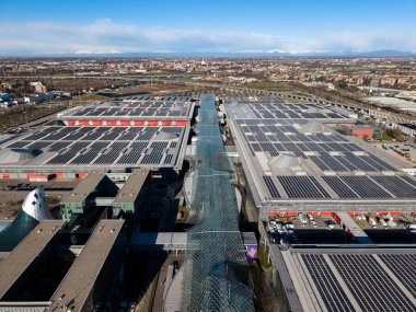 Milano Rho Buz Hokeyi Arenası 'nın havadan görünüşü ve 2026 Milano Cortina Kış Olimpiyatları için İtalya' nın başkenti Milano 'da buz hokeyi oynanacak..