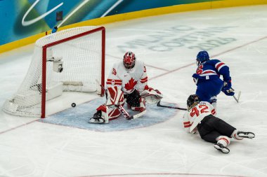 2026 Milano Cortina Kış Olimpiyatları sırasında İtalya 'nın MILAN kentinde oynanan Milano Santagiulia Buz Hokeyi Arena' da oynanan Bayanlar Altın Madalya Maçı uzatma maçında 5..