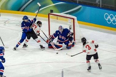 ABD Takımının 31 numaralı kalecisi Aerin Frankel, 2026 Milano Cortina Kış Olimpiyatları sırasında İtalya 'nın MILAN kentinde oynanan Milano Santagiulia Buz Hokeyi Şampiyonası' nda Kanada Takımı 'na gol kazandırdı..