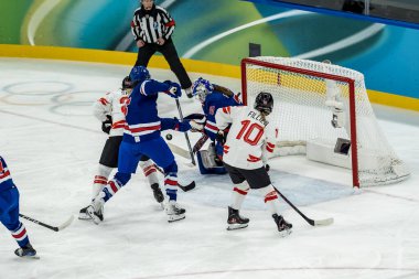 ABD Takımının 31 numaralı kalecisi Aerin Frankel, 2026 Milano Cortina Kış Olimpiyatları sırasında İtalya 'nın MILAN kentinde oynanan Milano Santagiulia Buz Hokeyi Şampiyonası' nda Kanada Takımı 'na gol kazandırdı..