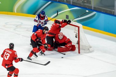 Kanada Takımının 50 numaralı kalecisi Jordan Binnington, 2026 Milano Cortina Kış Olimpiyatları 'nda İtalya' nın MILAN kentinde oynanan Milano Santagiulia Buz Hokeyi Arena 'da Mens Team Canada karşısında ABD takımına karşı oynadığı maçta gol kaydetti..