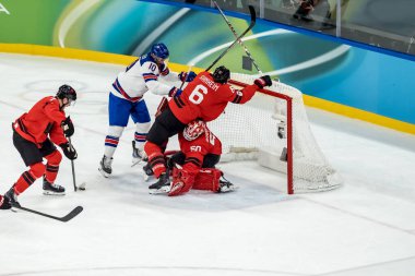 Kanada Takımının 50 numaralı kalecisi Jordan Binnington, 2026 Milano Cortina Kış Olimpiyatları 'nda İtalya' nın MILAN kentinde oynanan Milano Santagiulia Buz Hokeyi Arena 'da Mens Team Canada karşısında ABD takımına karşı oynadığı maçta gol kaydetti..