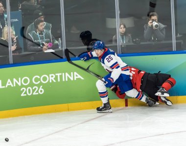 2026 Milano Cortina Kış Olimpiyatları sırasında İtalya 'nın MILAN kentinde oynanan Milano Santagiulia Buz Hokeyi Arena' da Kanada Milli Takımı - ABD Altın Madalya Maçı 'nda 25.