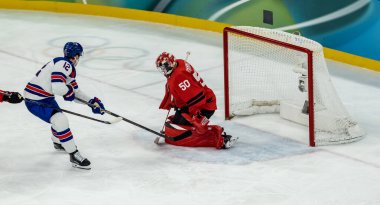 Amerika Birleşik Devletleri forveti Matt Boldy 2026 Milano Cortina Kış Olimpiyatları 'nda İtalya' nın MILAN kentinde oynanan Milano Santagiulia Buz Hokeyi Arena 'da Kanada takımına karşı Mens Team Canada maçında gol attı..