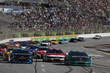 Rochester Hills 'ten BRAD KESELOWSKI (6), The Autotrader 400 sırasında Hampton, GA' daki EchoPark Speedway 'de MI yarışları.