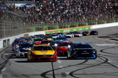 Corning, CA (45) 'den TYLER REDDICK Hampton, GA' daki EchoPark Speedway 'de Otomatik rader 400 için sahada lider.