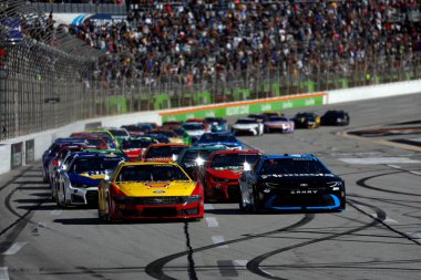 Corning, CA (45) 'den TYLER REDDICK Hampton, GA' daki EchoPark Speedway 'de Otomatik rader 400 için sahada lider.