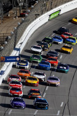 Corning, CA (45) 'den TYLER REDDICK Hampton, GA' daki EchoPark Speedway 'de Otomatik rader 400 için sahada lider.