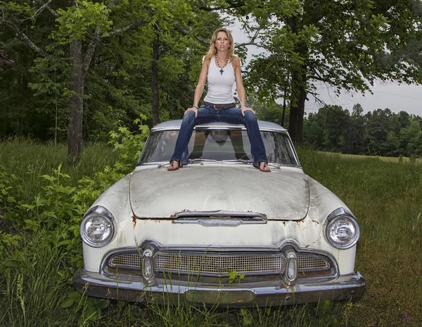 Model Outside Automobile — Stock Photo, Image