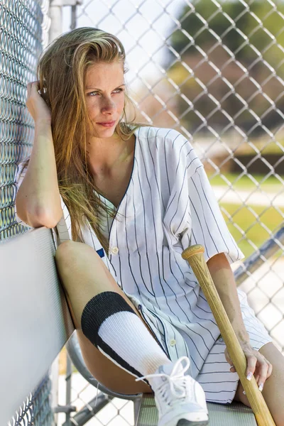 Athlète féminine sur le terrain — Photo