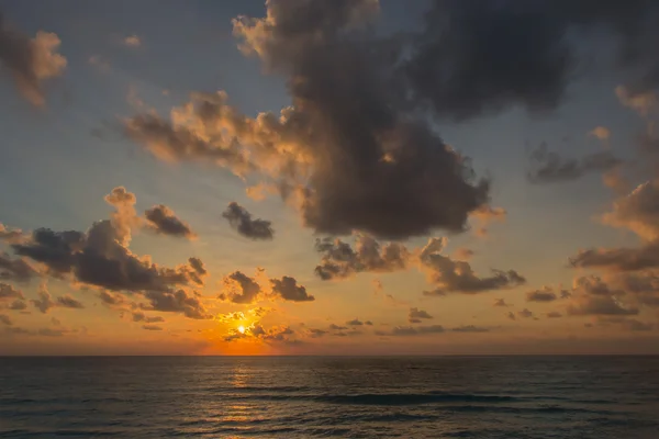 Océano belleza al amanecer —  Fotos de Stock