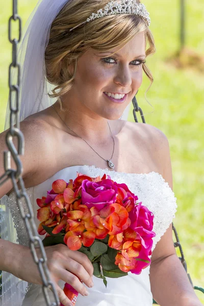 Modern Bride Outdoors — Stock Photo, Image