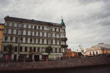 Saint Petersburg, Rusya, 5 Eylül 2020, Saint Petersburg 'daki Neva nehri üzerinde tekne gezisi. St. Petersburg tipi ve manzarası.