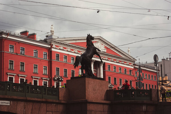 Санкт-Петербург, Россия, 5 сентября 2020 года, экскурсия на лодке по Неве в Санкт-Петербурге. Виды и достопримечательности Санкт-Петербурга.