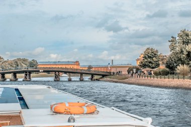 Saint Petersburg, Rusya, 5 Eylül 2020, Saint Petersburg 'daki Neva nehri üzerinde tekne gezisi. St. Petersburg tipi ve manzarası.