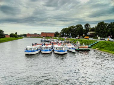 Saint Petersburg, Rusya, 5 Eylül 2020, Saint Petersburg 'daki Neva nehri üzerinde tekne gezisi. St. Petersburg tipi ve manzarası.