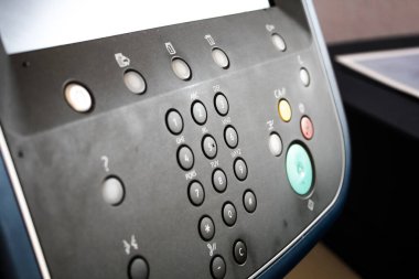 Ofisteki yazıcı arayüzü paneli.