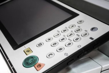 Ofisteki yazıcı arayüzü paneli.