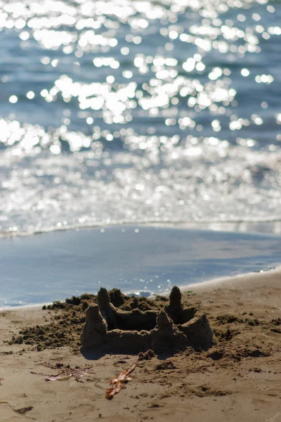 Sandslott på stranden. — Stockfoto